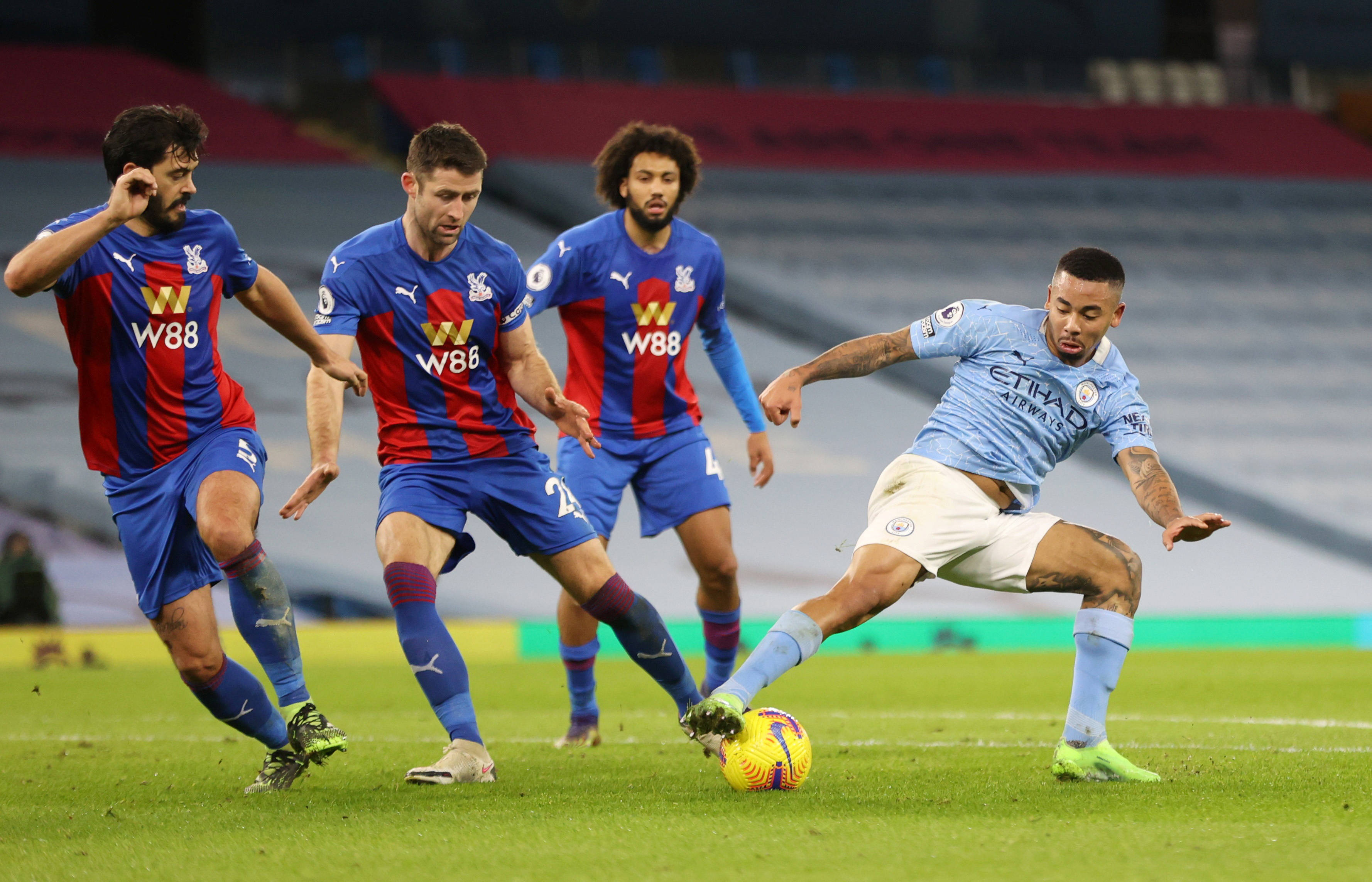 欧宝体育-曼城发布备战花絮，今夜防线松动，CBA季后赛任务艰巨，资深球员宣示担当-欧宝体育